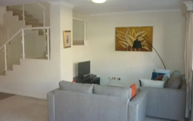 HWD89 - Harwood St Apartment