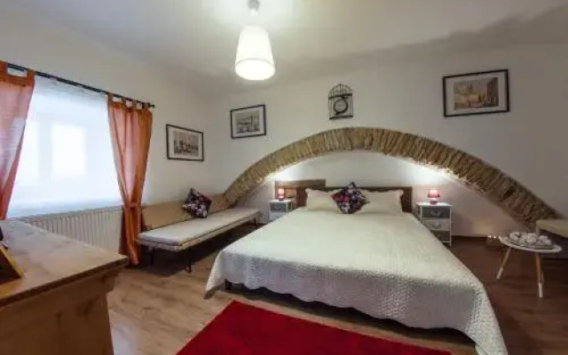 Beautiful Old Town Apartment