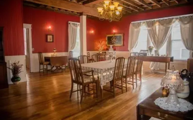 Pecan Terrace Inn