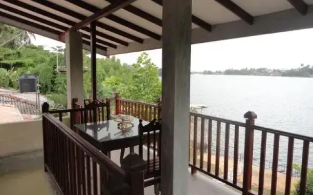 Sapara River Inn