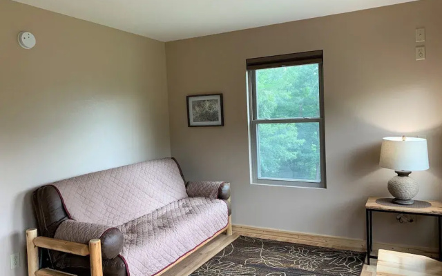 Hunter Jack's - 2 Br cabin by RedAwning