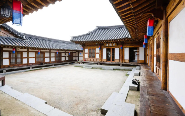 Jeonju Hanok Living Experience Center