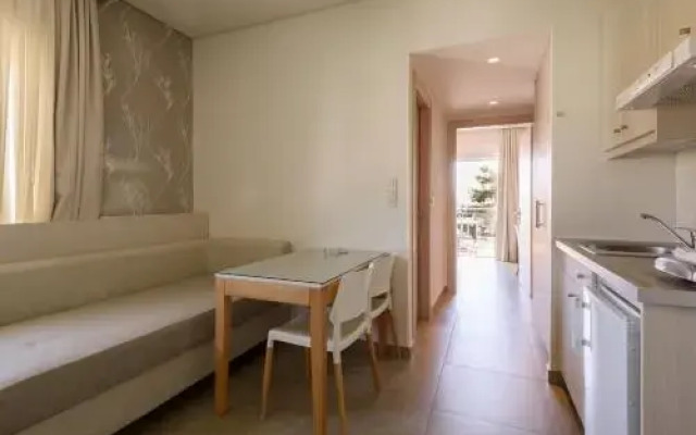 Poseidon Studios & Apartments
