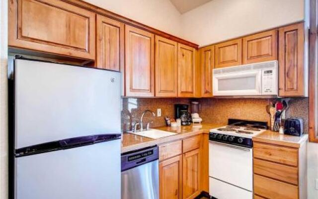 Tyra Riverbend #117 (Ski-in, Ski-out Condo)