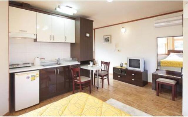 Jeju Between Mountain & Sea Pension