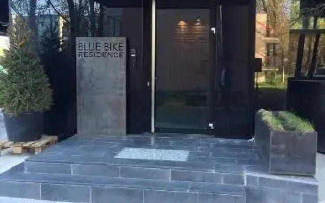Blue Bike Mamaia Studio