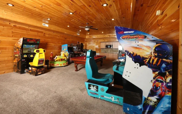 Serenity Mountain Pool Lodge - Nine Bedroom Cabin