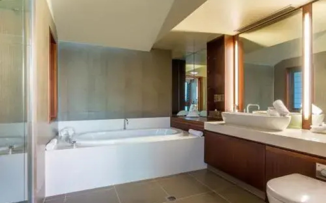 Yacht Club Villa