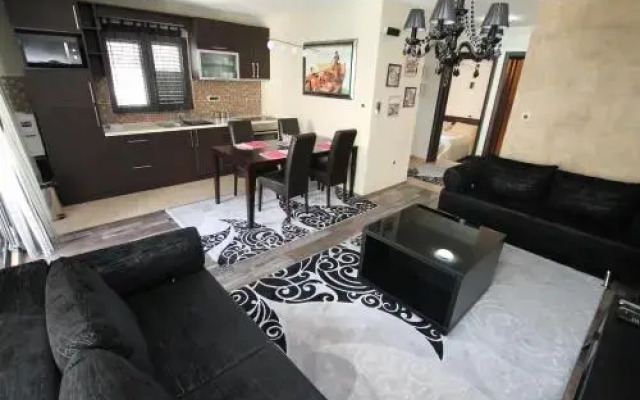 Dekaderon Lux Apartments