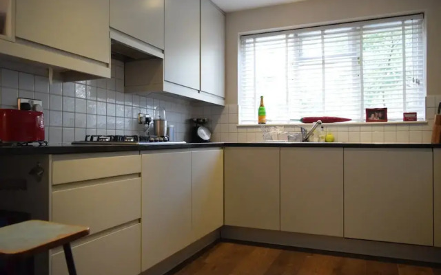 Veeve  2 Bed House Dymock Street Fulham