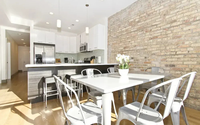 Vibrant 2BR in Wrigleyville by Sonder