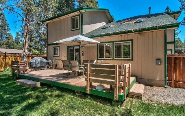 4 BR Home with Perfect Access to Activities by RedAwning