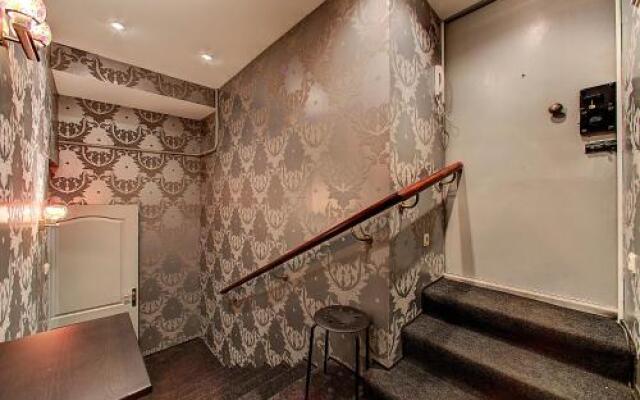 Longo on Bolshaya Konyushennaya