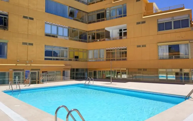 Flatguest Pool and beach