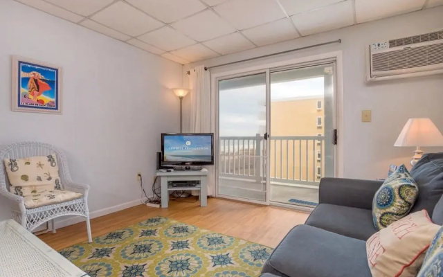 46th St Windjammer 302 1Br Condo