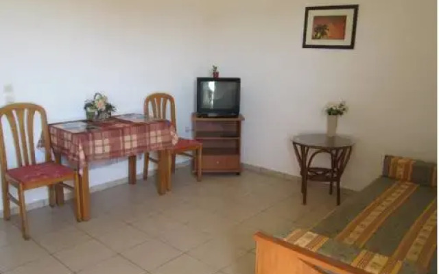 Peros Studios & Apartments