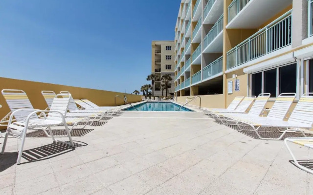 Pelican Isle 510 by RedAwning