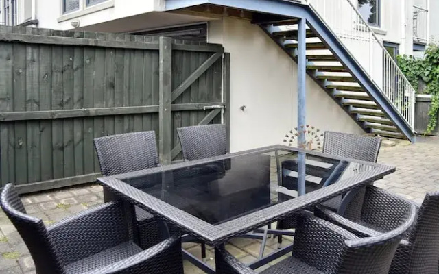 Park Lane Apartment 4
