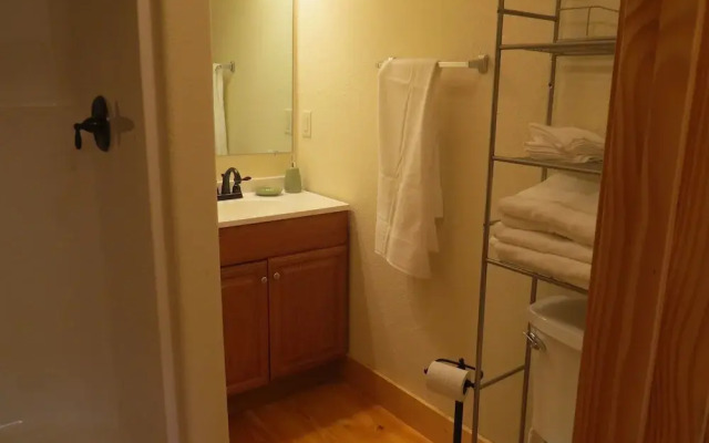 Wolf Creek Lake Cabin- Pineview