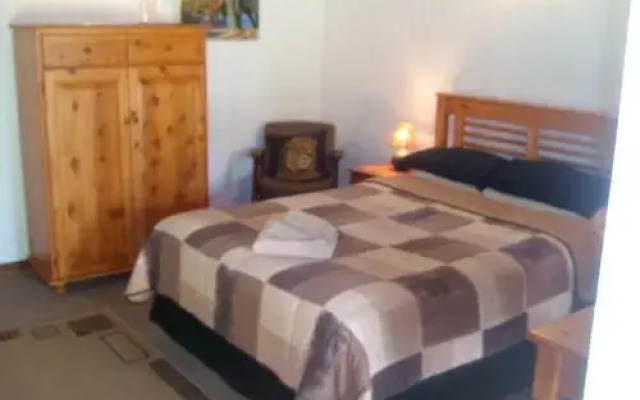 Oaktree Lodge Guest House