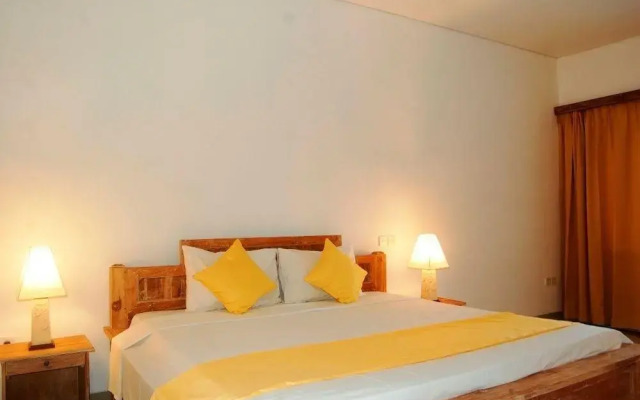 RedDoorz near Batubelig Beach