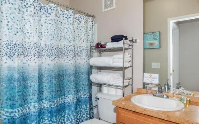 Home Away From Home, Fully-Equipped, 5min Downtown