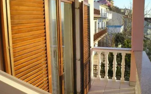 Roza Guest House