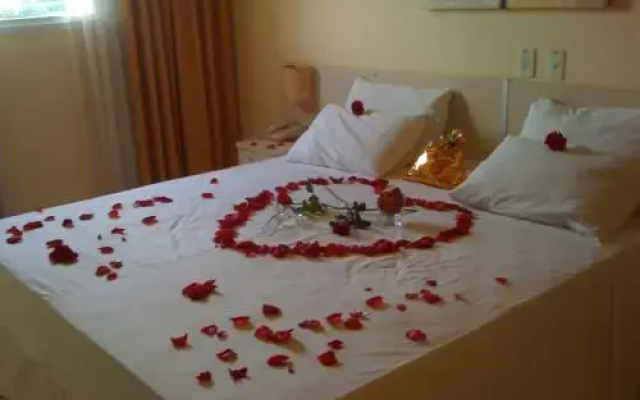 Robusti Plazza Hotel