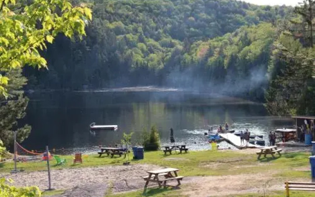 Yourtes et Huttes Du Lac Castor