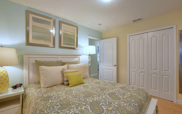 Paradise Palms 8806