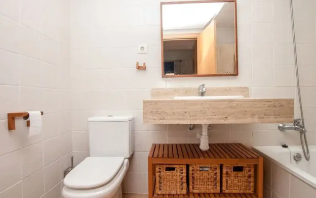 "Apt. Ona" - INH 27240