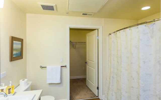 Park Plaza Apartment #876088 by RedAwning
