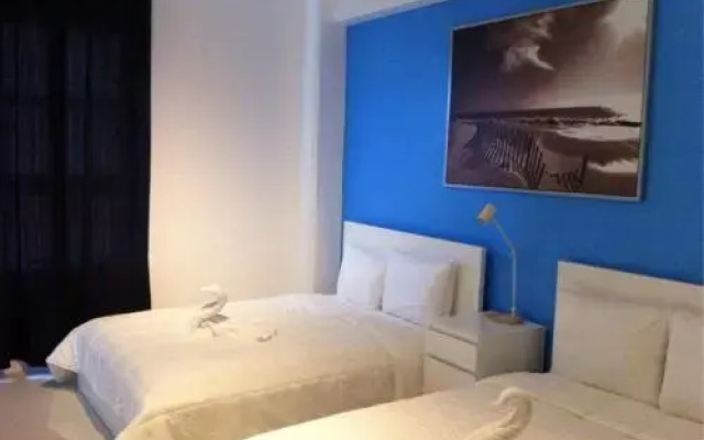 Hollywood Beachfront Condo w/Pool