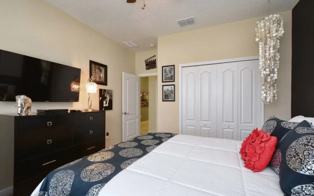 Paradise Palms 8810