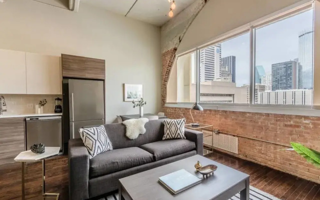 Homey 1BR Unit with Downtown Dallas Views