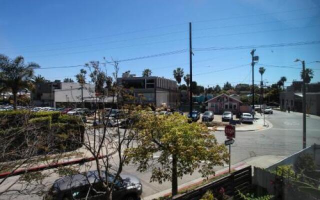 VE Venice Suite E by RedAwning