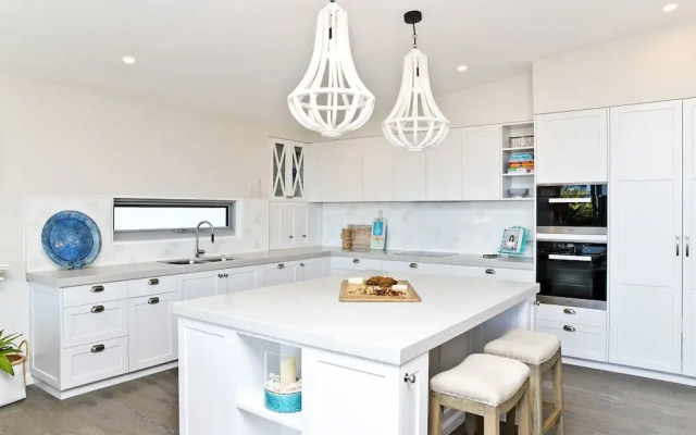 Hampton's Coastline Retreat