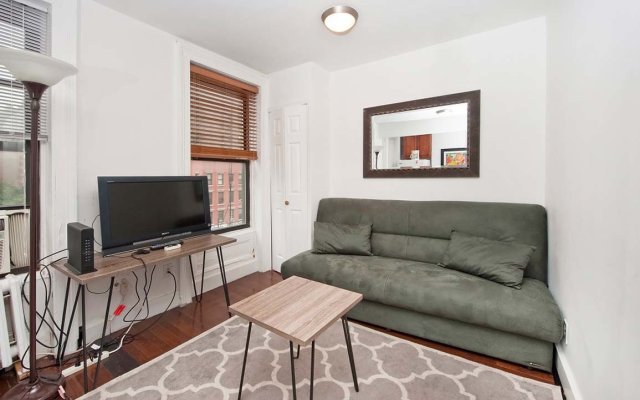 Cozy 2br Apartment in Midtown East on East 52 St