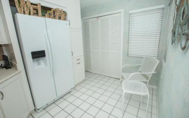 Inlet Reef 213 2 Bedroom Condo by RedAwning