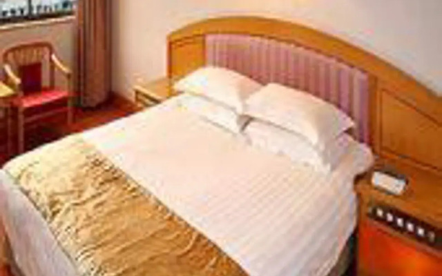 Lily Hotel
