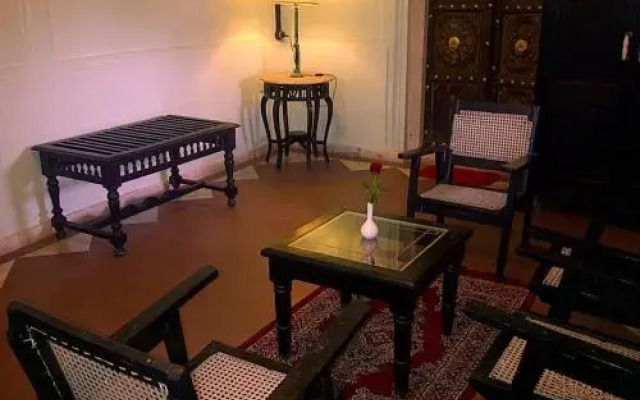 Mahalkhas Palace