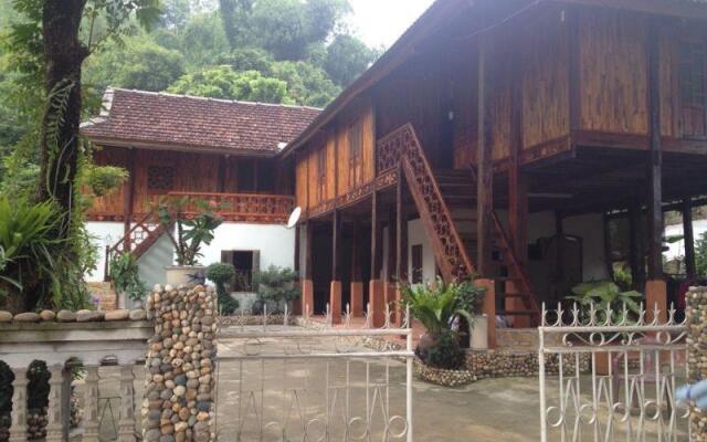 Sung Duan Stilt House