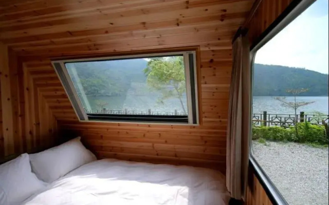 Lake-House Resort