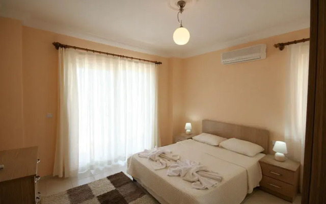 Important Group Turqouise Villa Liana
