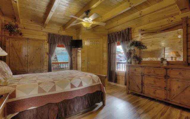 Blackberry Lodge 402 - Four Bedroom Cabin