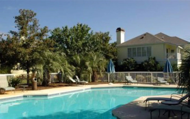 516 A Drive Away 3 Br villa by RedAwning