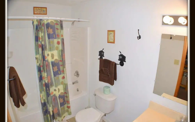Heaven's Cove - 2 Br cabin by RedAwning
