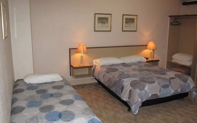 The Commercial Hotel