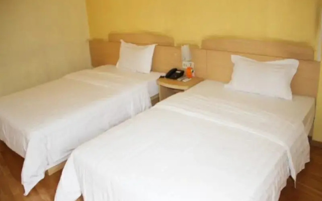 iu hotel (Chongqing Guanyin Bridge Pedestrian Street Metro Station)