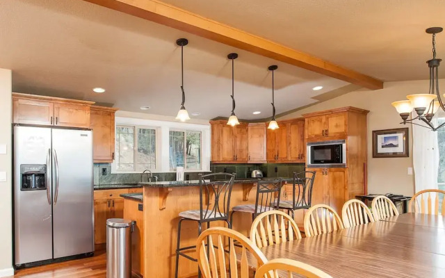 Deer Haven 4 Br cottage by RedAwning